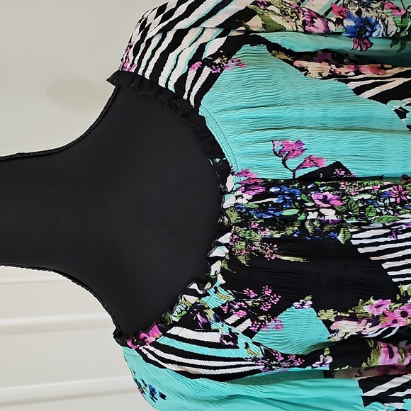 Top - Picture 11 of 16